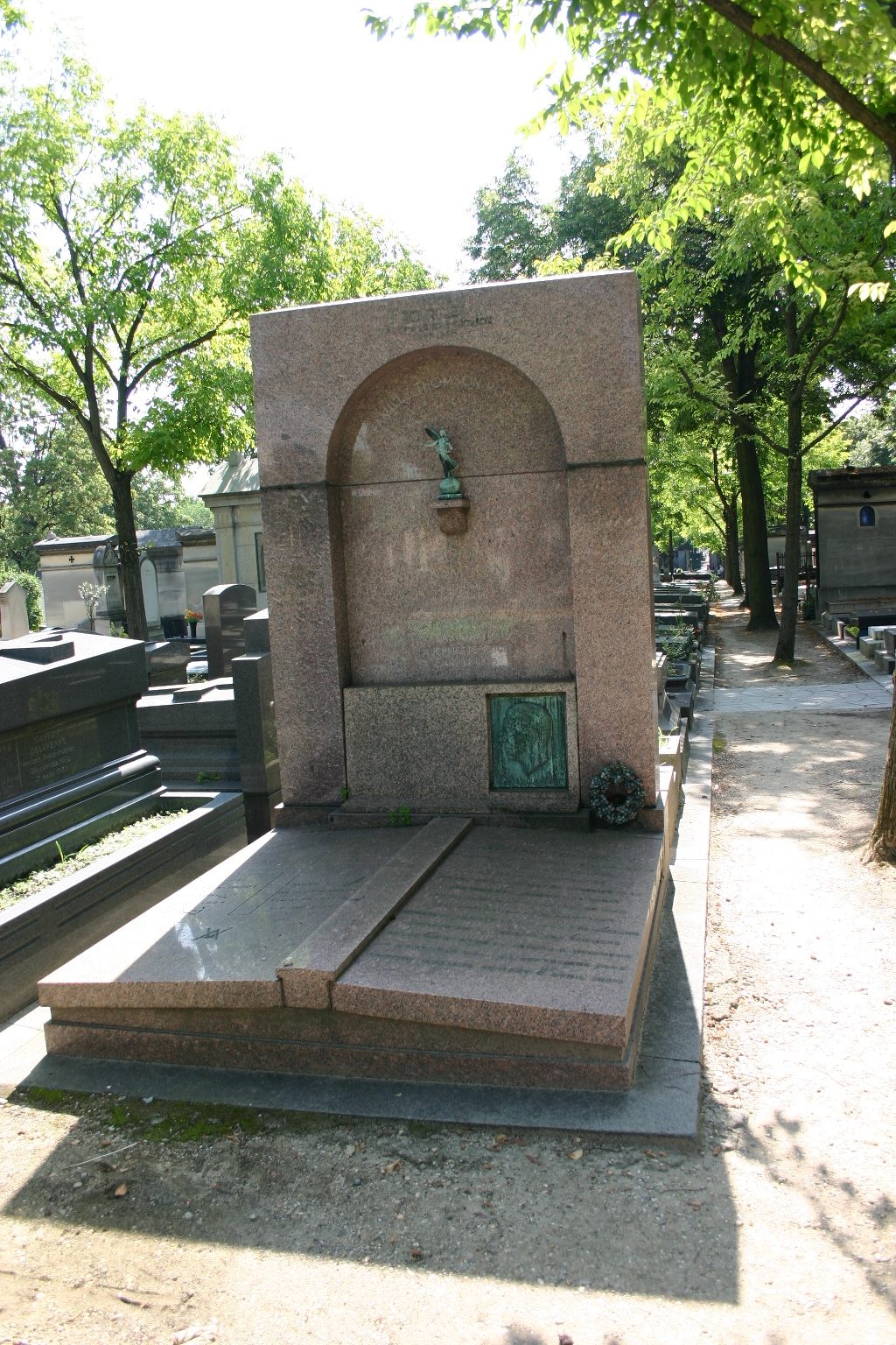 Gustave Roussy's tomb, Montparnasse Cemetery, Paris - 01.JPG